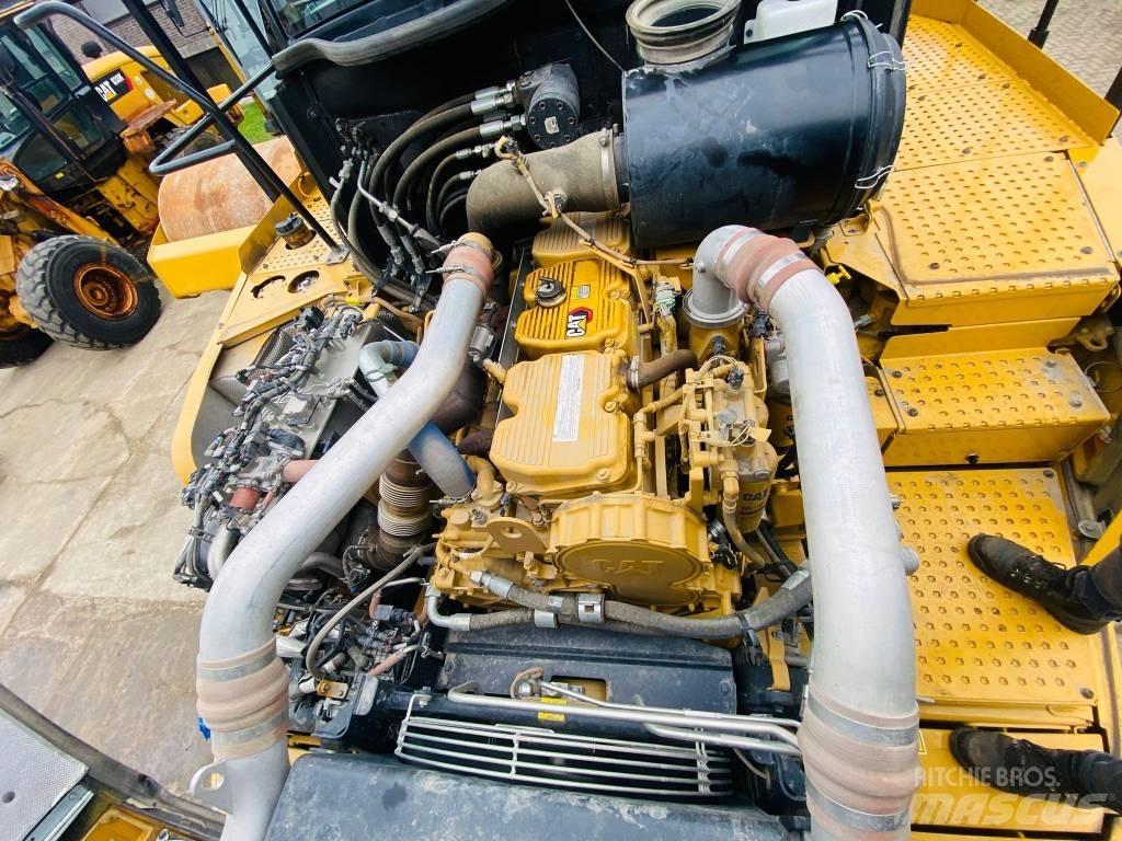 CAT 745 铰接式自卸车