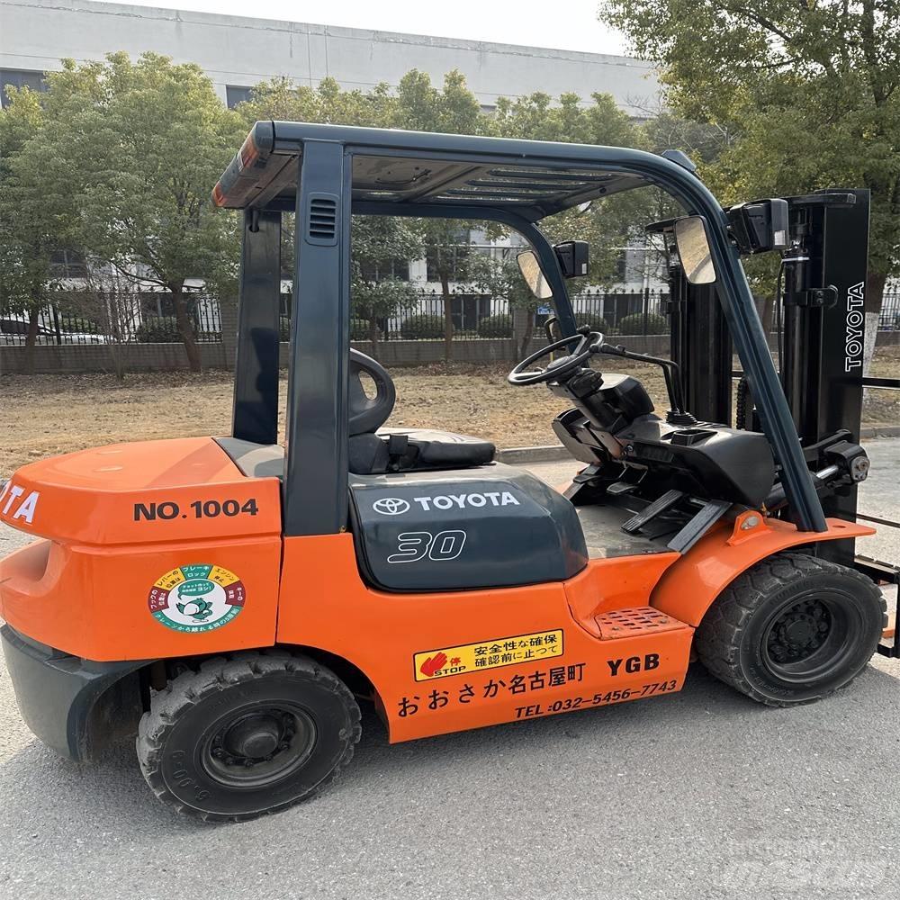 Toyota 02-7 FD F 30 柴油叉车