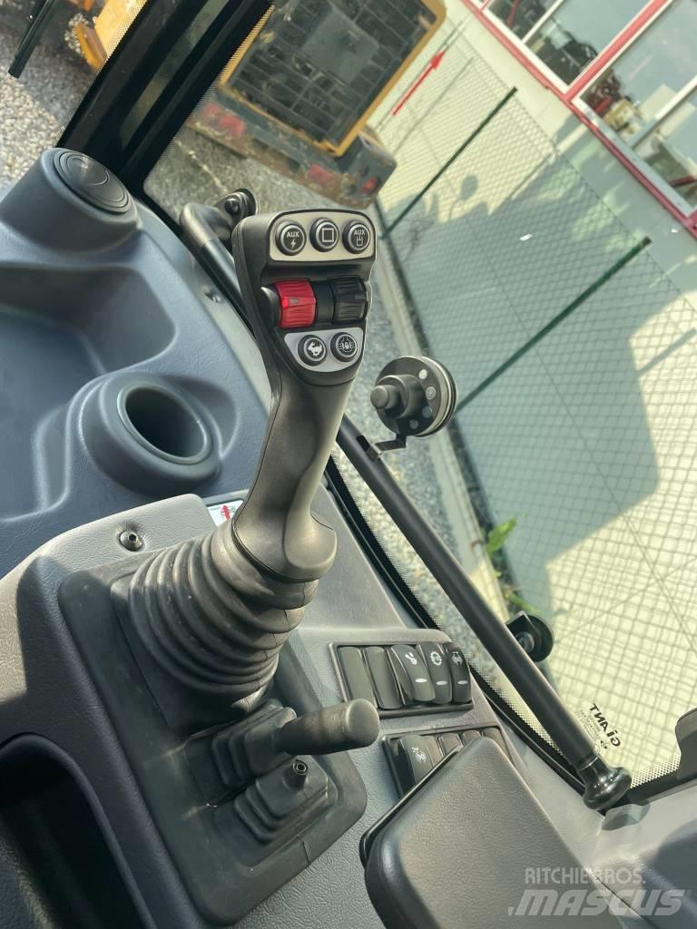 GiANT G 5000 TELE 多功能装载机