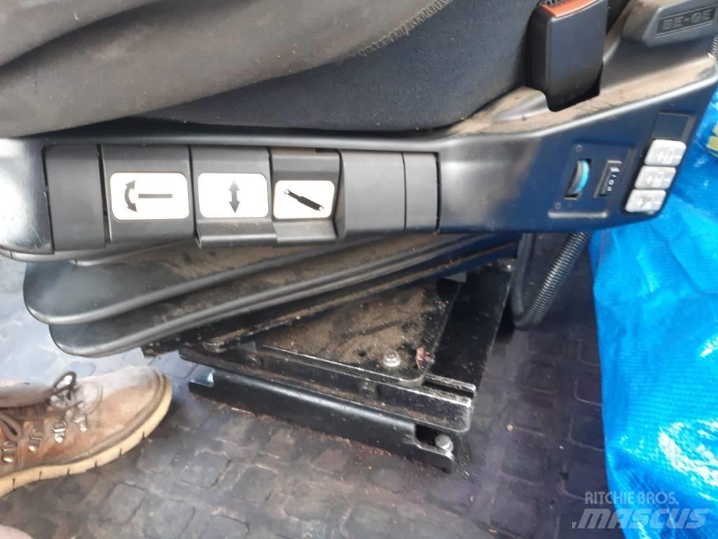 Komatsu 931.2 收割机