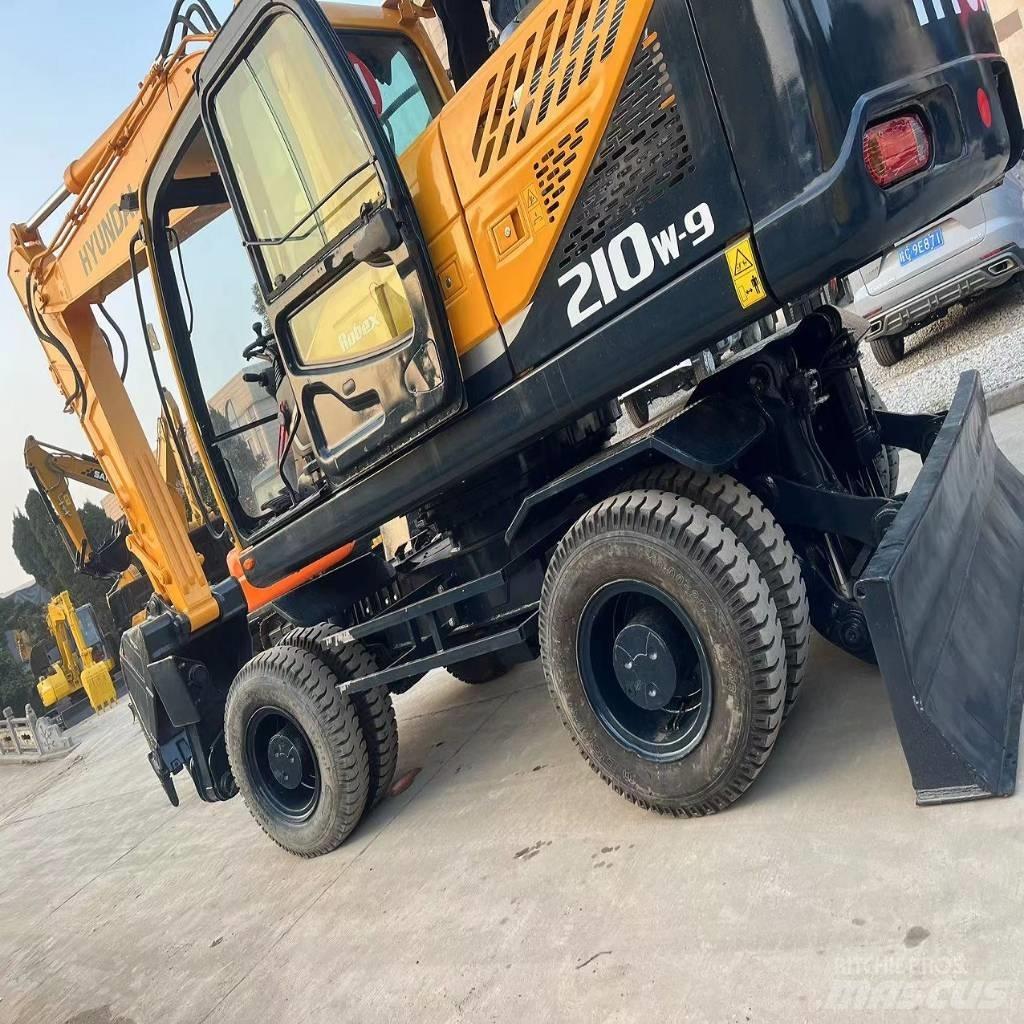 Hyundai R210W-9 轮式挖掘机