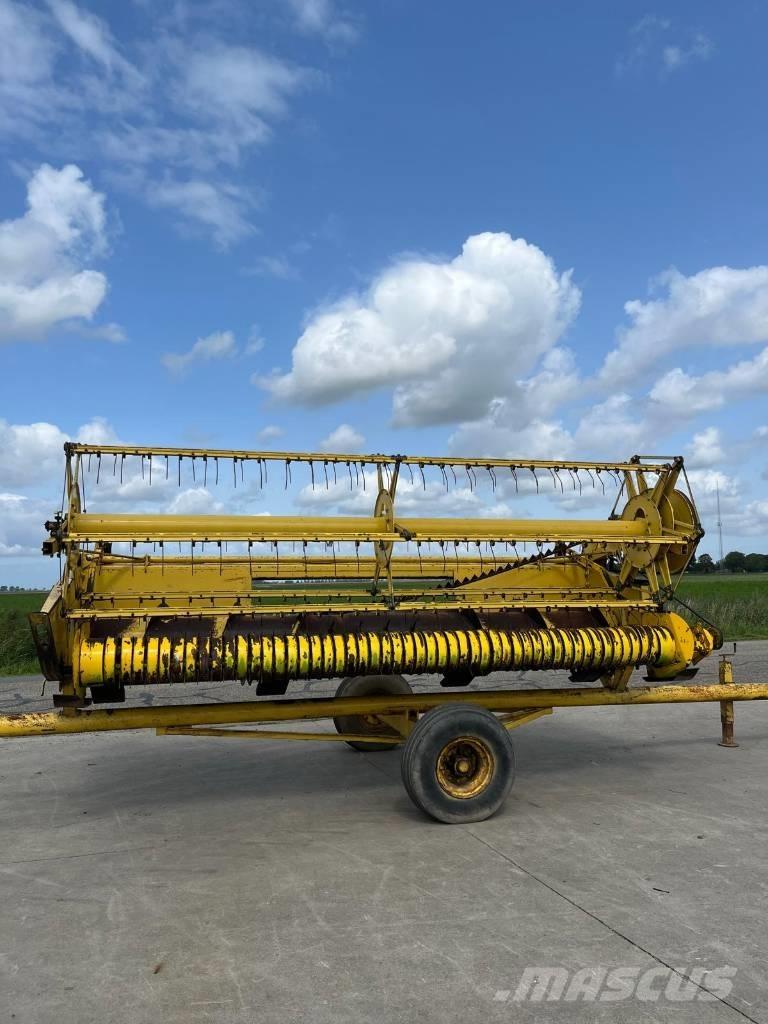 New Holland Maaibord 联合收割机头