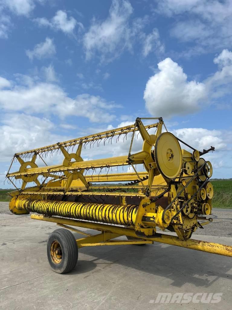 New Holland Maaibord 联合收割机头