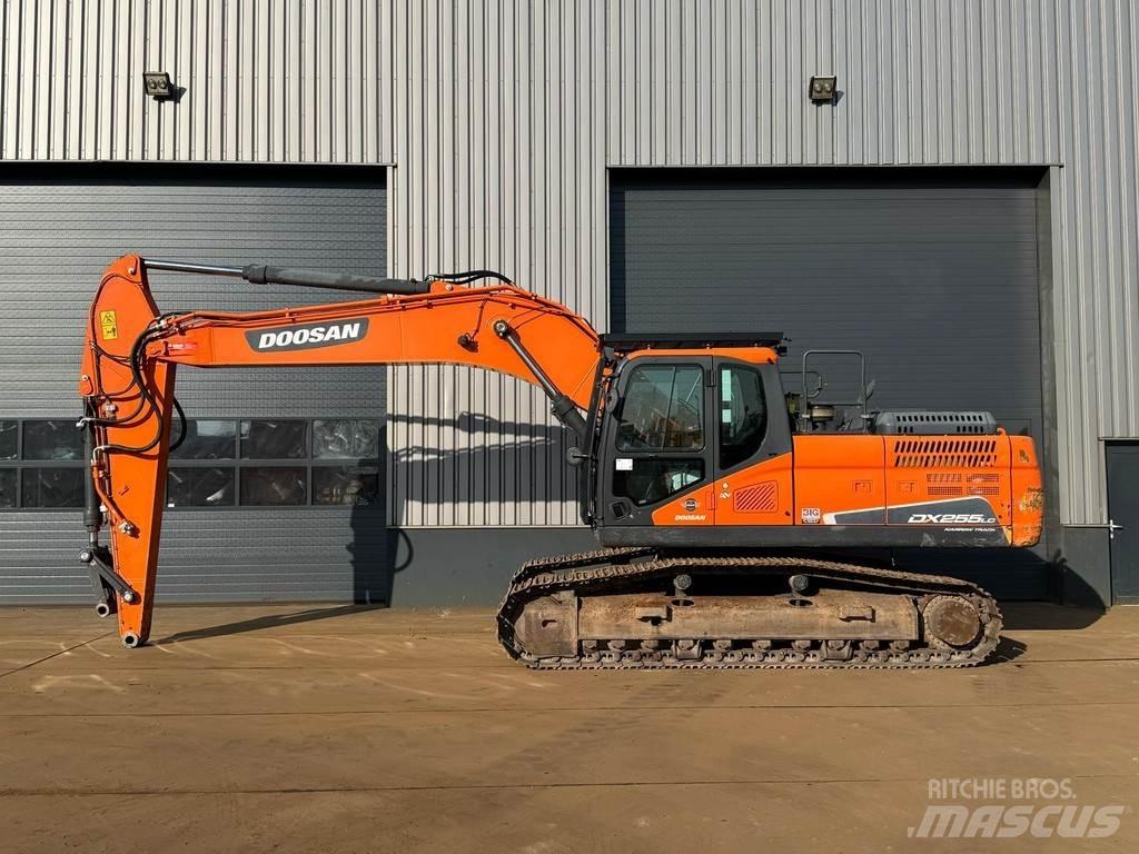 Doosan DX255NLC-5 履带挖掘机