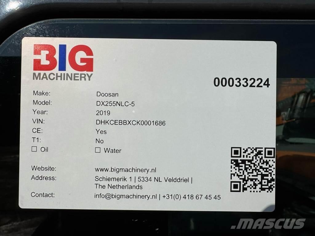 Doosan DX255NLC-5 履带挖掘机
