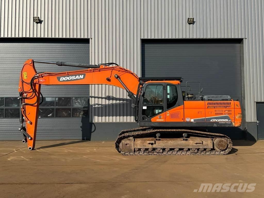 Doosan DX255NLC-5 履带挖掘机