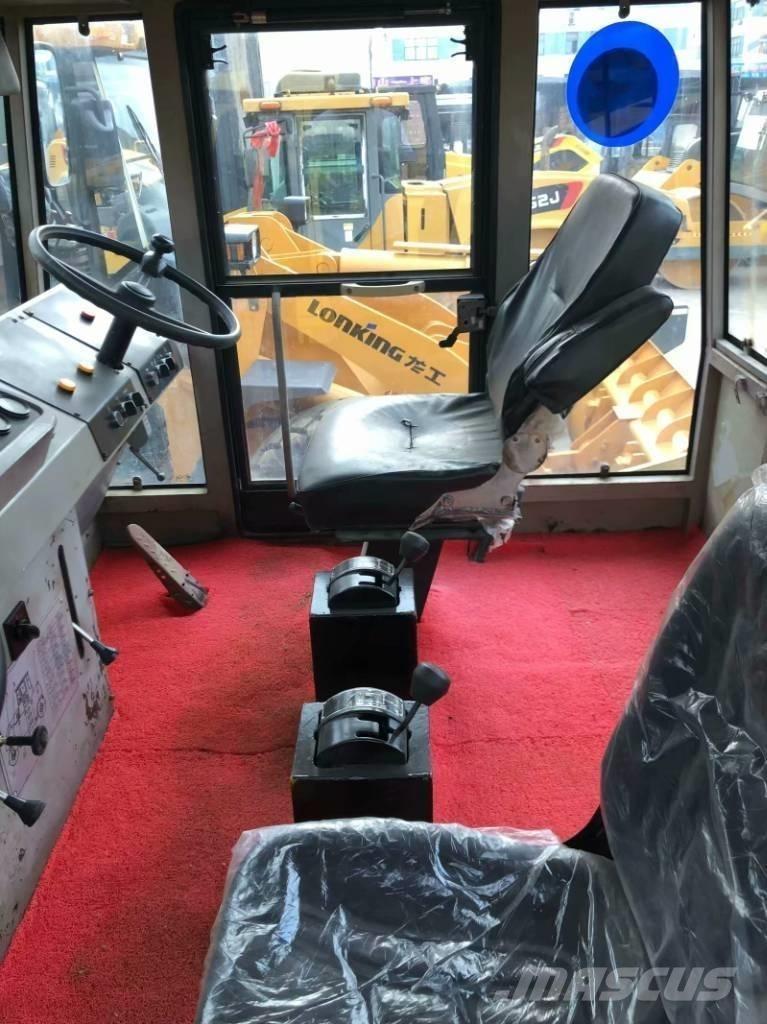 XCMG XP301 胶轮压路机