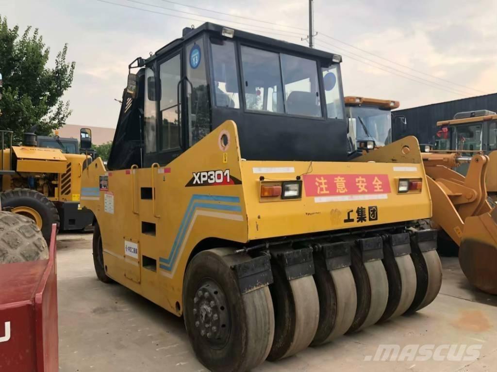XCMG XP301 胶轮压路机
