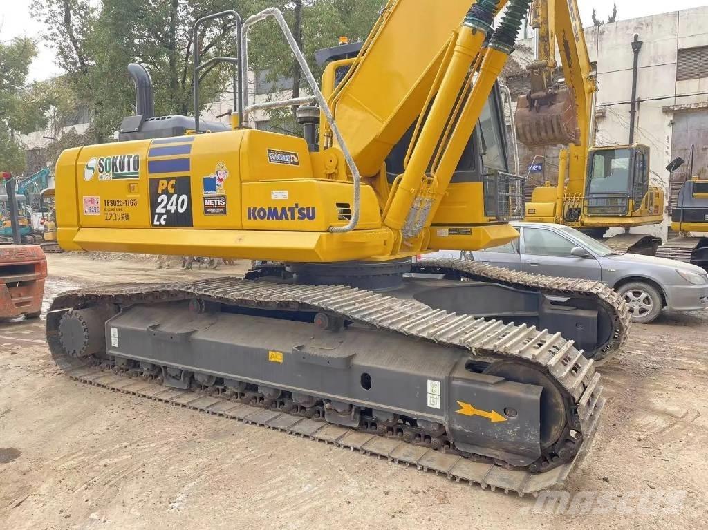 Komatsu PC240-8 履带挖掘机