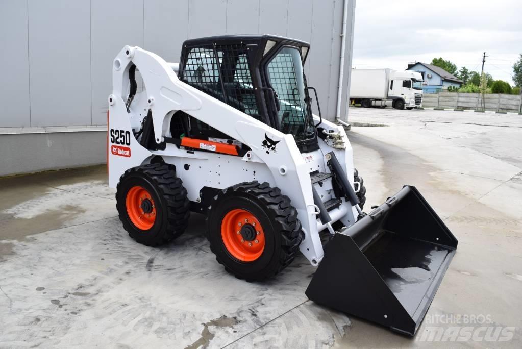 Bobcat S 250 滑移装载机