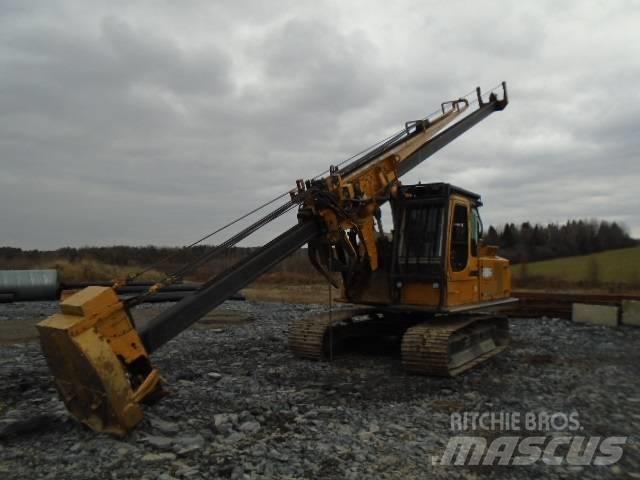 John Deere 200 LC 打枝机