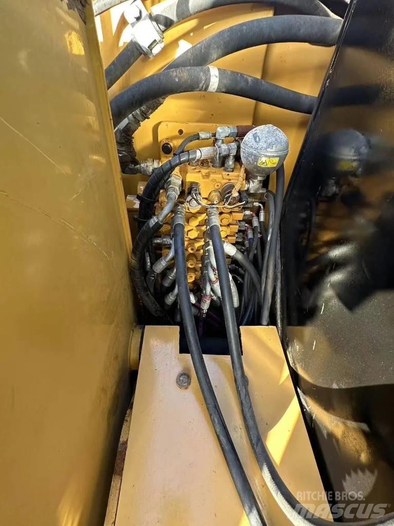 CAT 305.5E2 履带挖掘机