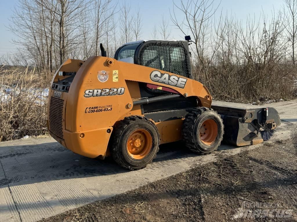 CASE SR220 滑移装载机