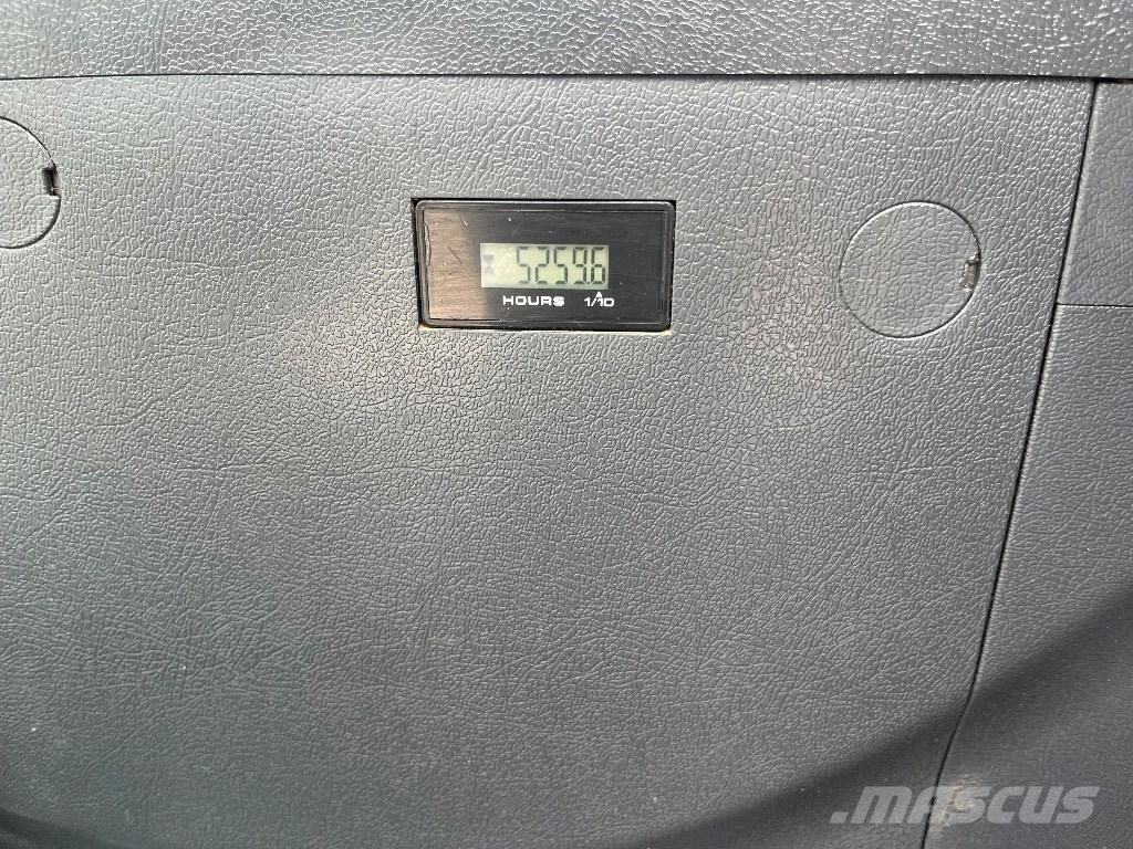 Hyundai HX140LC 履带挖掘机