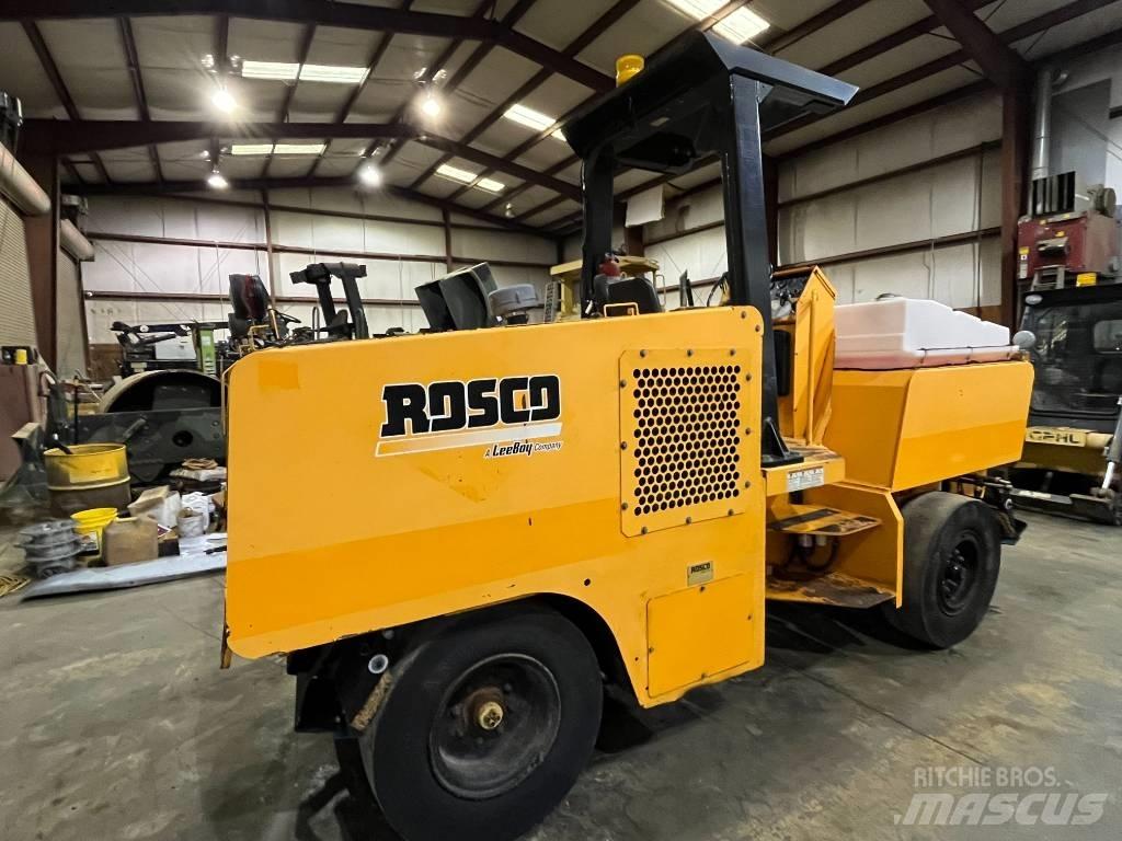 Rosco 915 胶轮压路机
