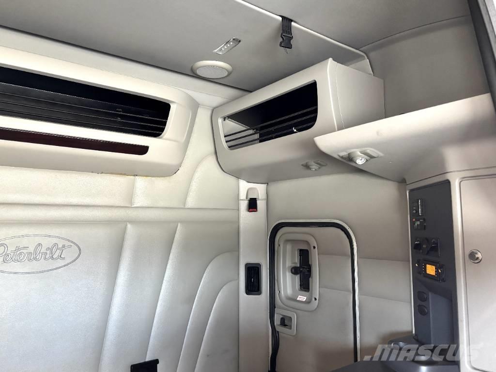 Peterbilt 567 牵引车