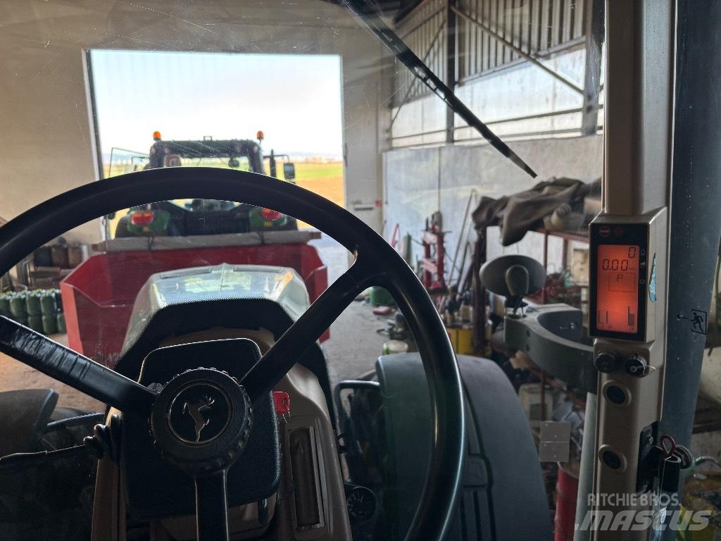 John Deere 8230 拖拉机/农用车