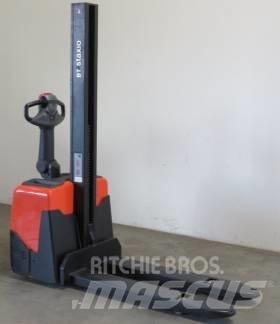 Toyota HWE 100 手推堆垛车