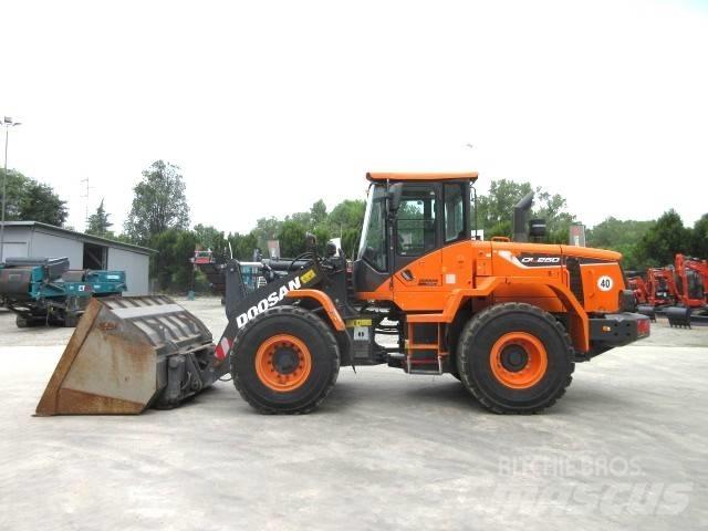 Doosan DL250-5 轮式装载机