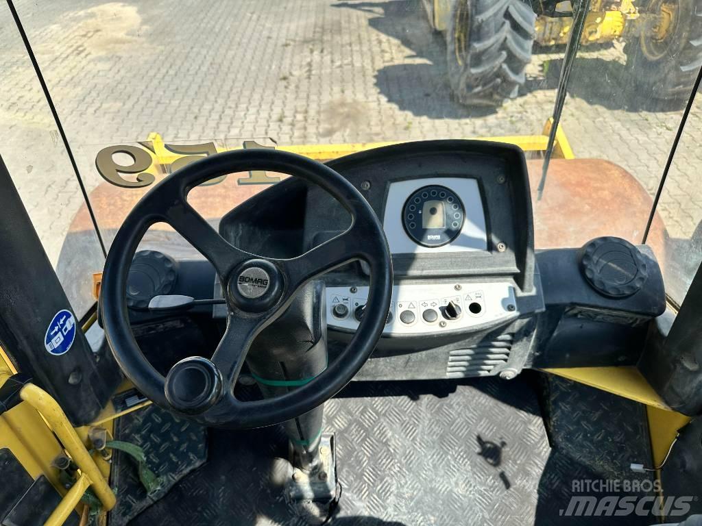 Bomag BW 211 D-4 单轮压路机