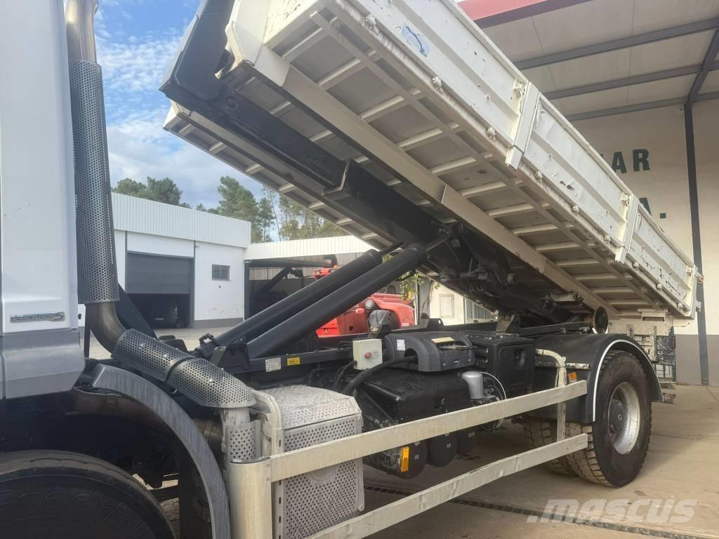 Mercedes-Benz 1833 工程吊钩车