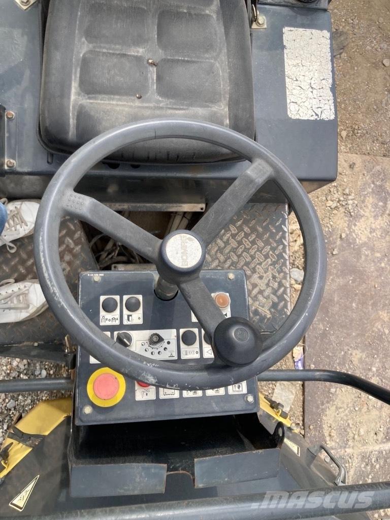 Bomag BW 100 AD-3 双轮压路机