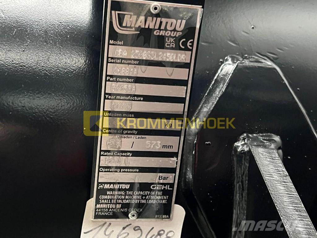Manitou CBA 2500 挖斗