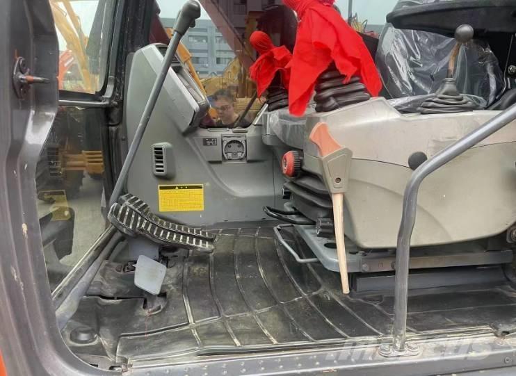 Doosan DX80 中型挖掘机