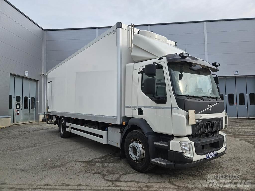Volvo FL 厢式货车