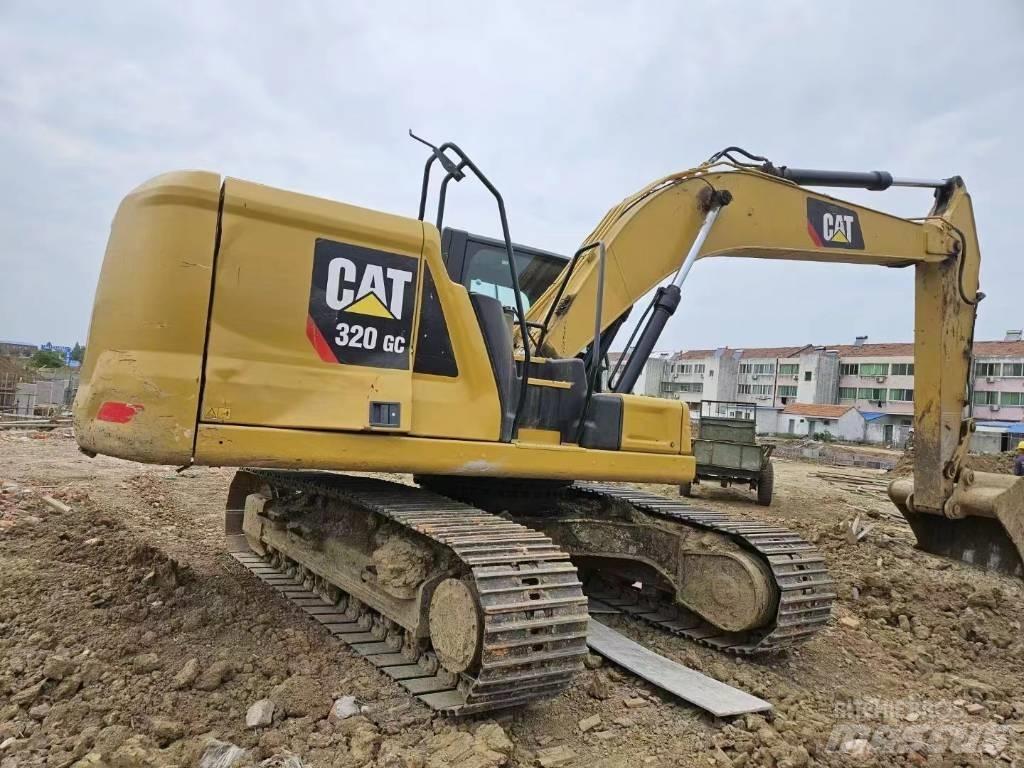 CAT 320 GC 中型挖掘机