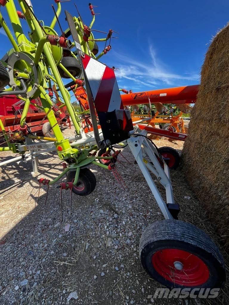 CLAAS Volto 900 T 犁耙和摊草机
