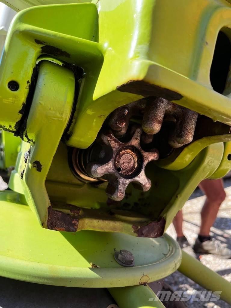 CLAAS Volto 900 T 犁耙和摊草机
