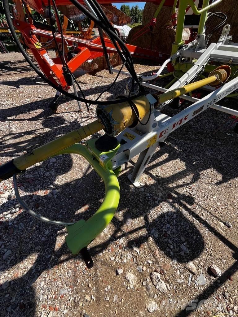 CLAAS Volto 900 T 犁耙和摊草机