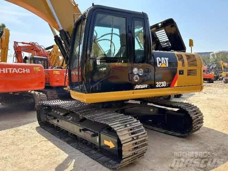 CAT 323 D 履带挖掘机