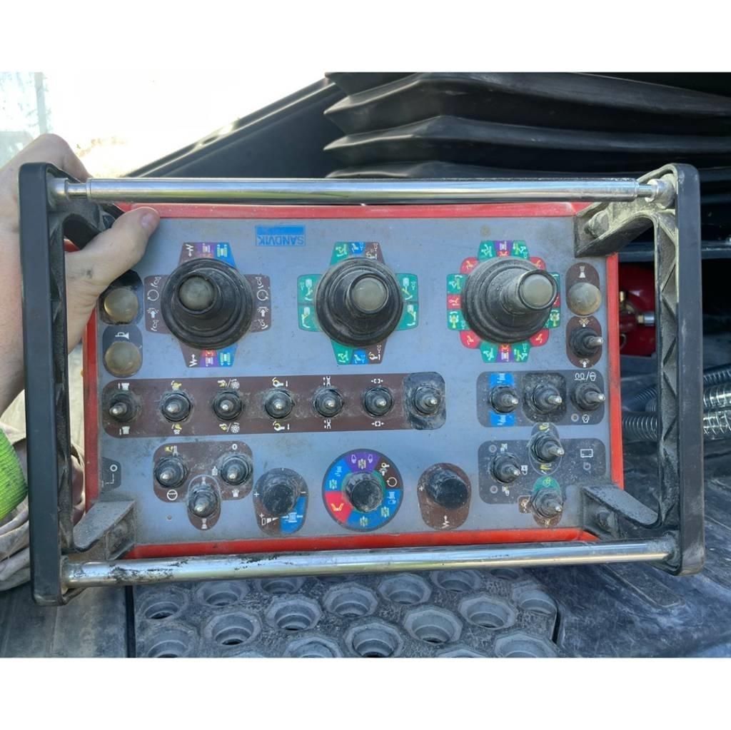 Sandvik DX800i 钻孔机
