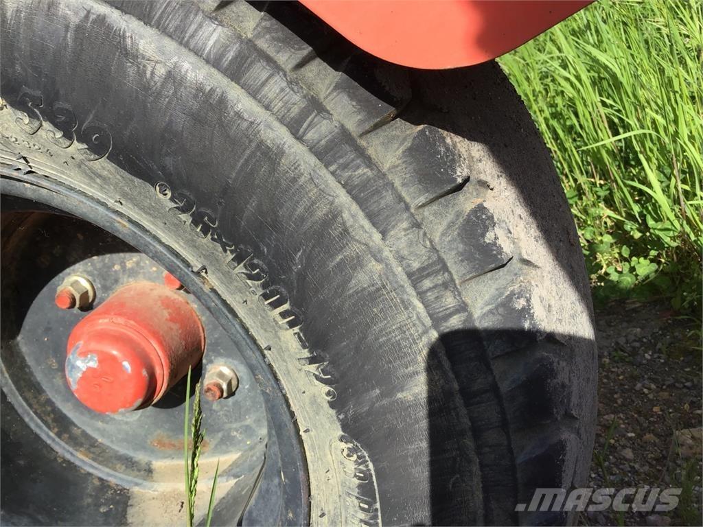 Kuhn GF10601TO 犁耙和摊草机