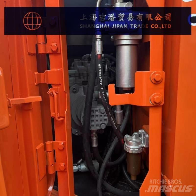 Hitachi ZX 135 履带挖掘机