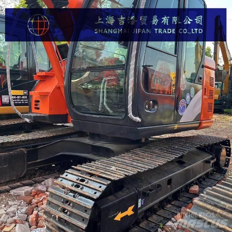 Hitachi ZX 135 履带挖掘机