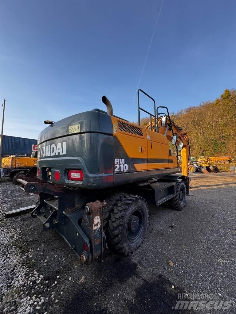 Hyundai HW 210 轮式挖掘机