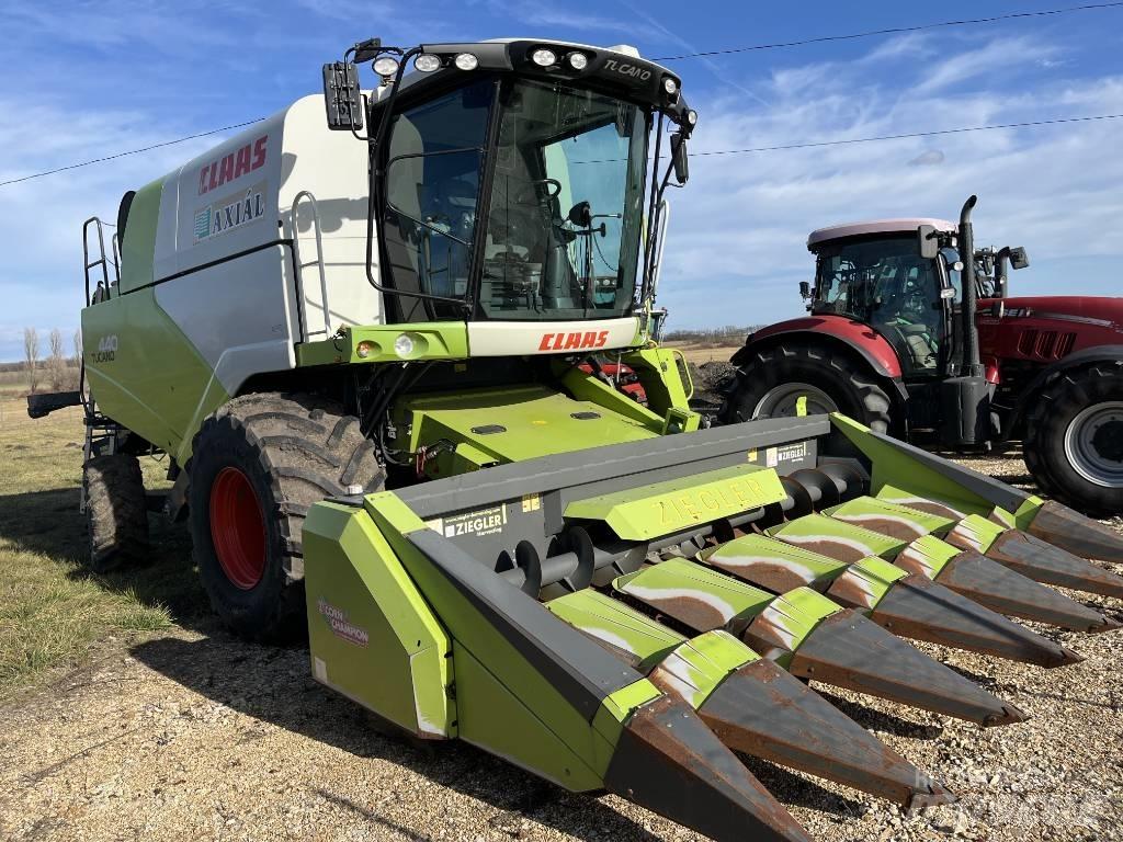 CLAAS Tucano 440 联合收割机