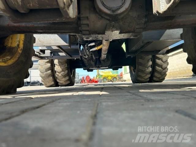 Mecalac 714 MW 轮式挖掘机
