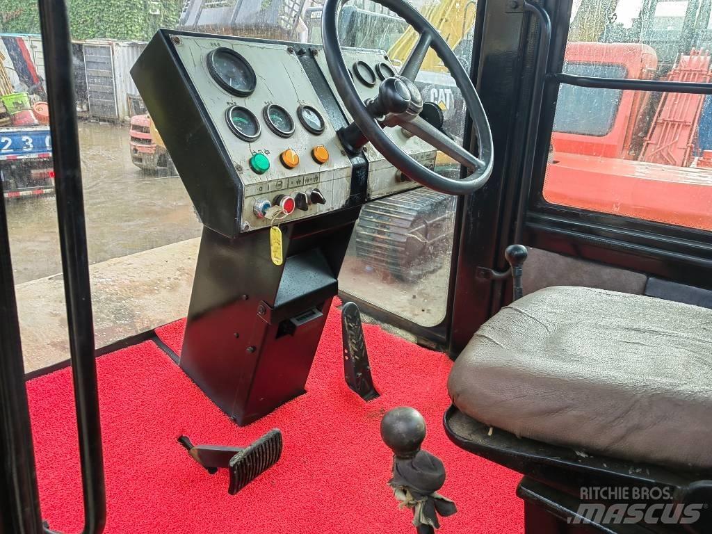 CAT GS683E 单轮压路机
