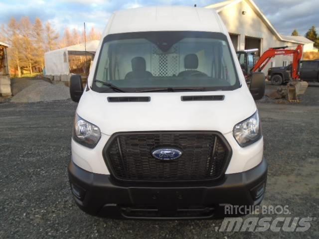 Ford Transit 250 大型面包车