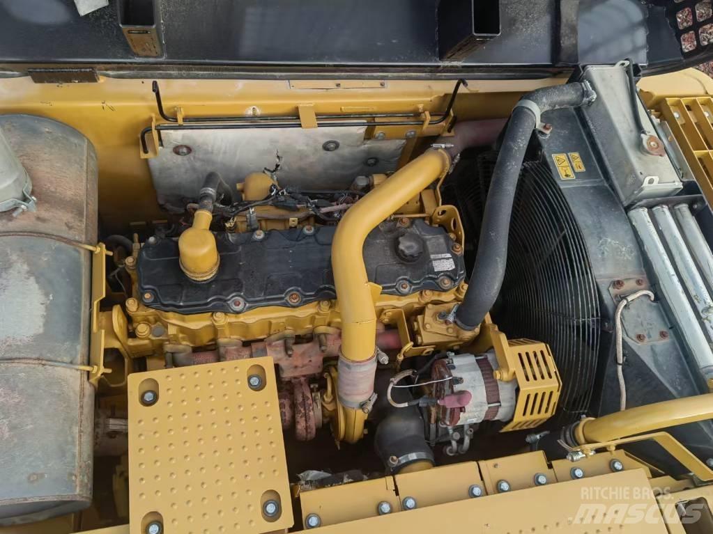 CAT 325 D2 履带挖掘机