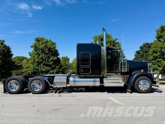 Kenworth W 900 牵引车