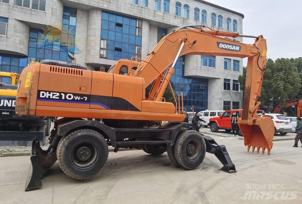 Doosan DH 210 W-7 轮式挖掘机
