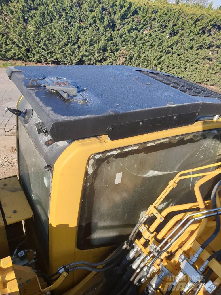 Komatsu PC490LC-11 履带挖掘机