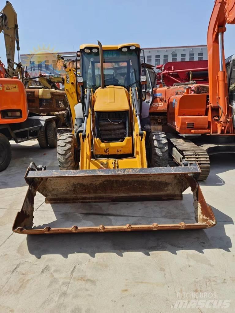 JCB 3CX 反铲装载机