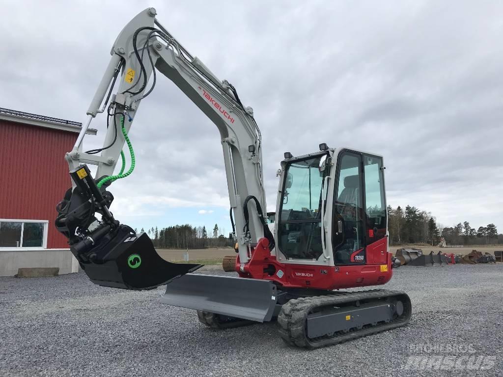 Takeuchi TB260 小型挖掘机