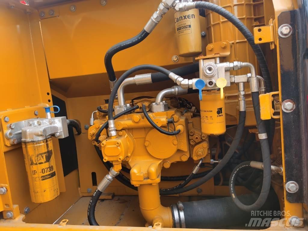 CAT 320 D2 履带挖掘机